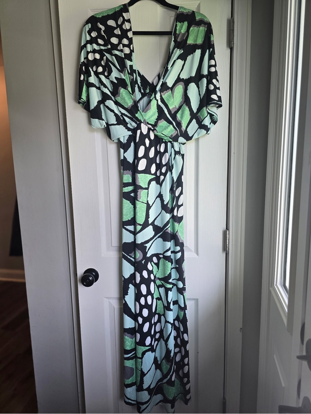 Seven7 Abstract Print Maxi Dress in Mint Green & Black